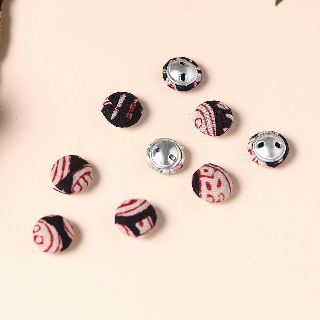  Buttonbaaz Handmade Fabric Button Small 