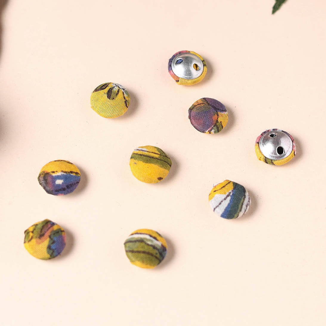  Buttonbaaz Handmade Fabric Button Small 