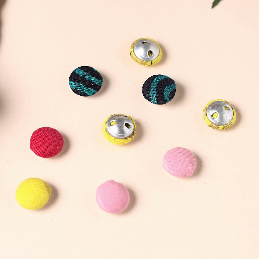  Buttonbaaz Handmade Fabric Button Small 