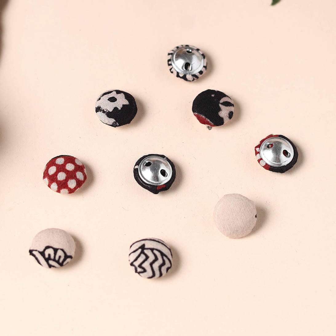  Buttonbaaz Handmade Fabric Button Small 