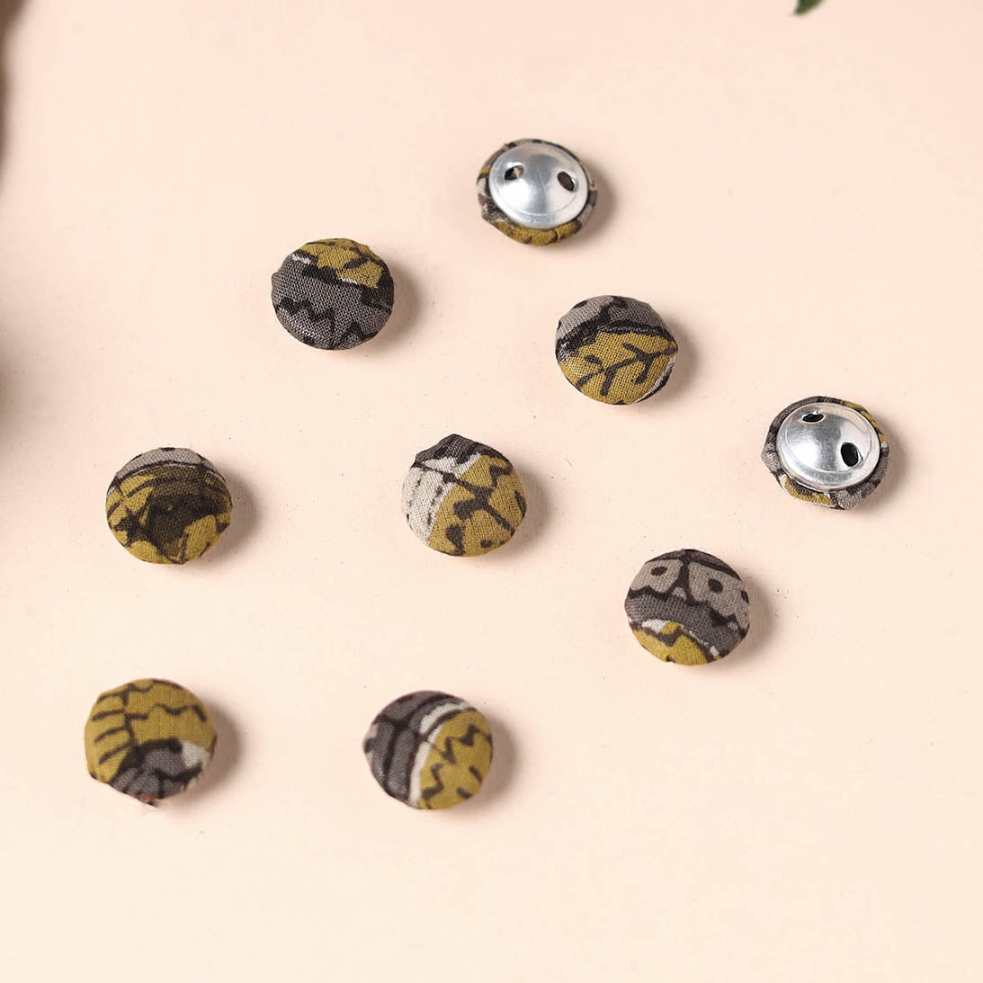  Buttonbaaz Handmade Fabric Button Small 