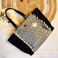 banarasi hand bag 