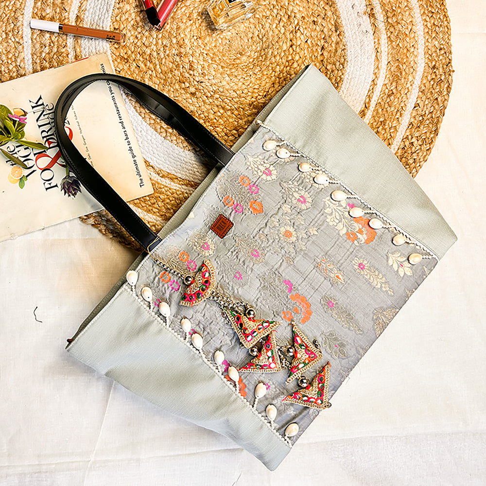 banarasi hand bag 