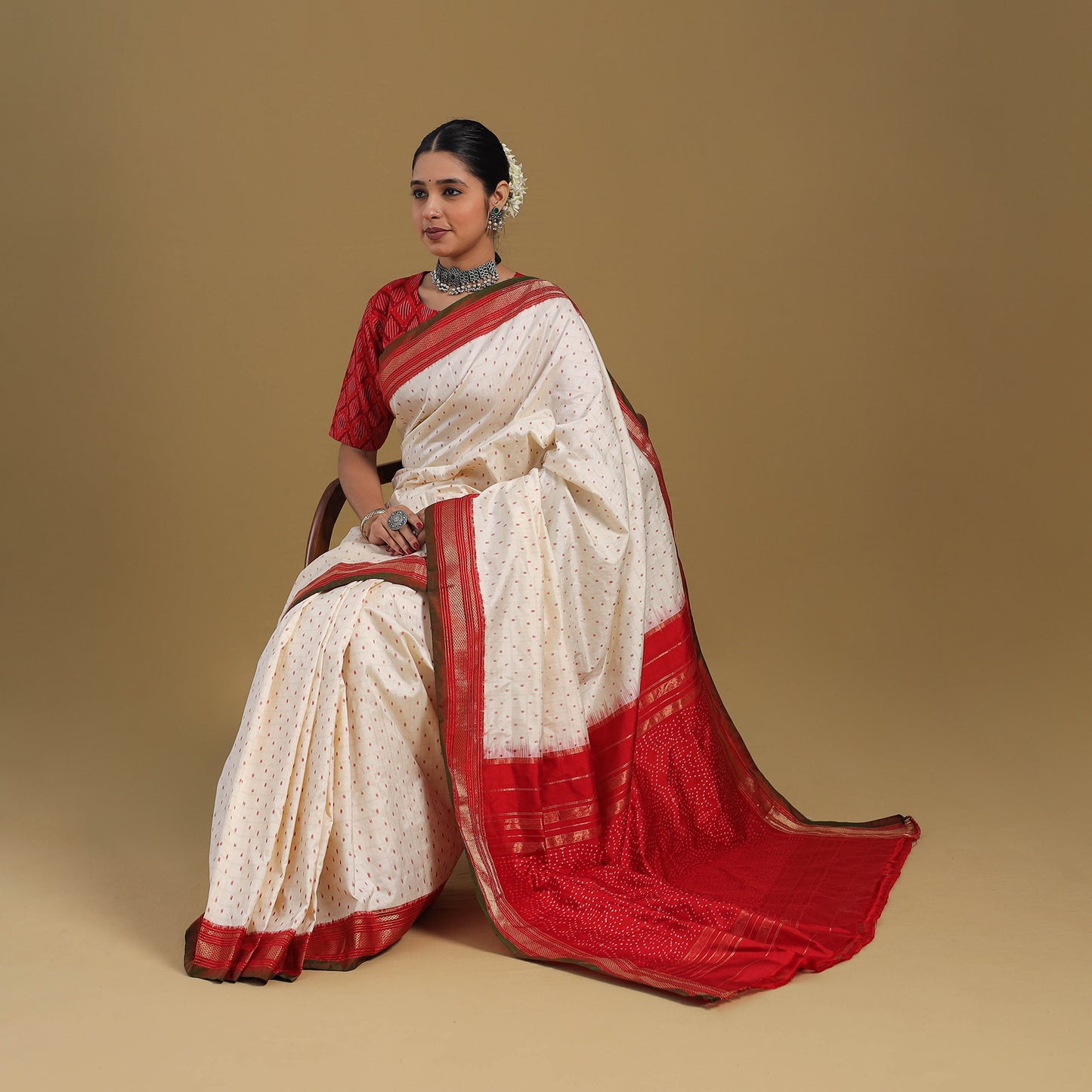 White - Handspun Handloom Tussar Silk Zari Pochampally Ikat Saree 06