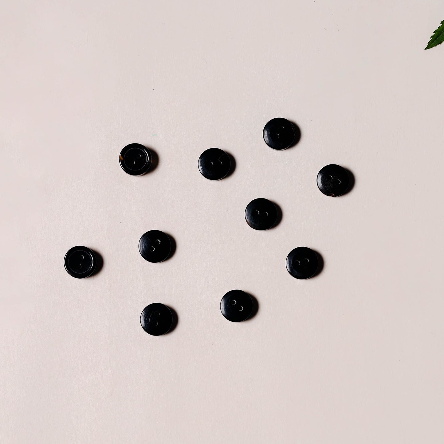 1cm hand carved horn clothing button (set of 10) 21