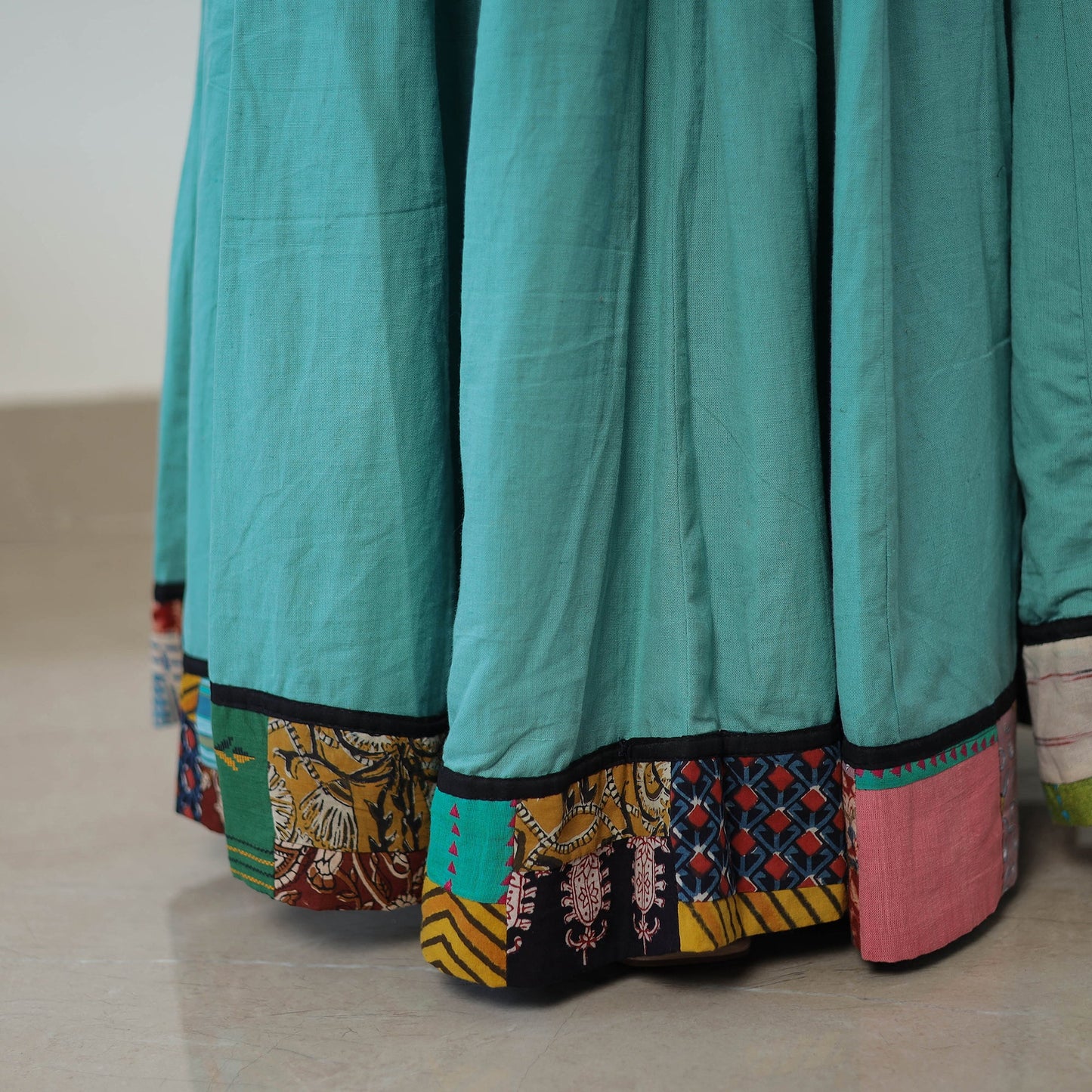 24 kali plain cotton skirt with patchwork border 03