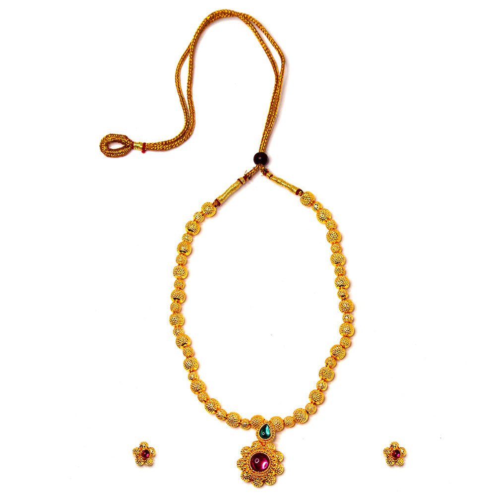 Elegant Traditional Gold Necklace Set