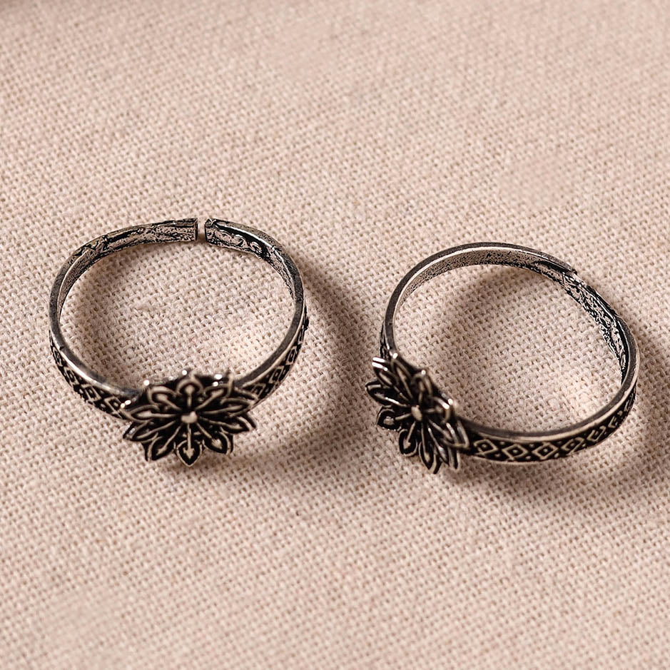 Antique Silver Finish Oxidised Brass Base Toe Ring 42