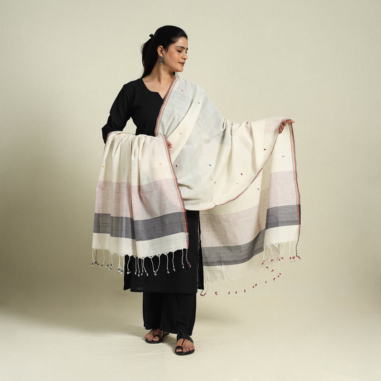 Buy White Handloom Cotton Srikakulam Jamdani Dupatta