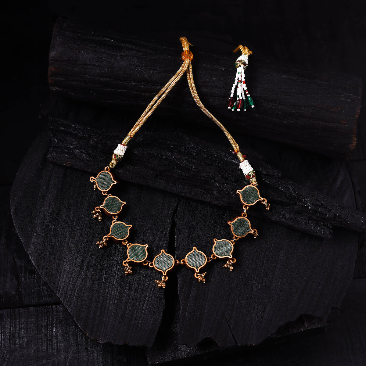 WHE Green Handmade Repurposed Brocade Fabric & Wood Choker Necklace 18