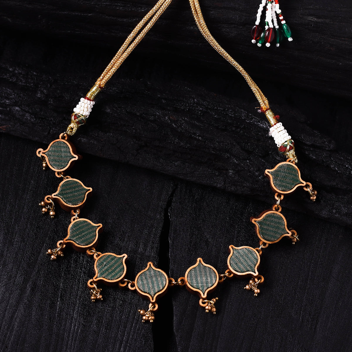 WHE Green Handmade Repurposed Brocade Fabric & Wood Choker Necklace 18