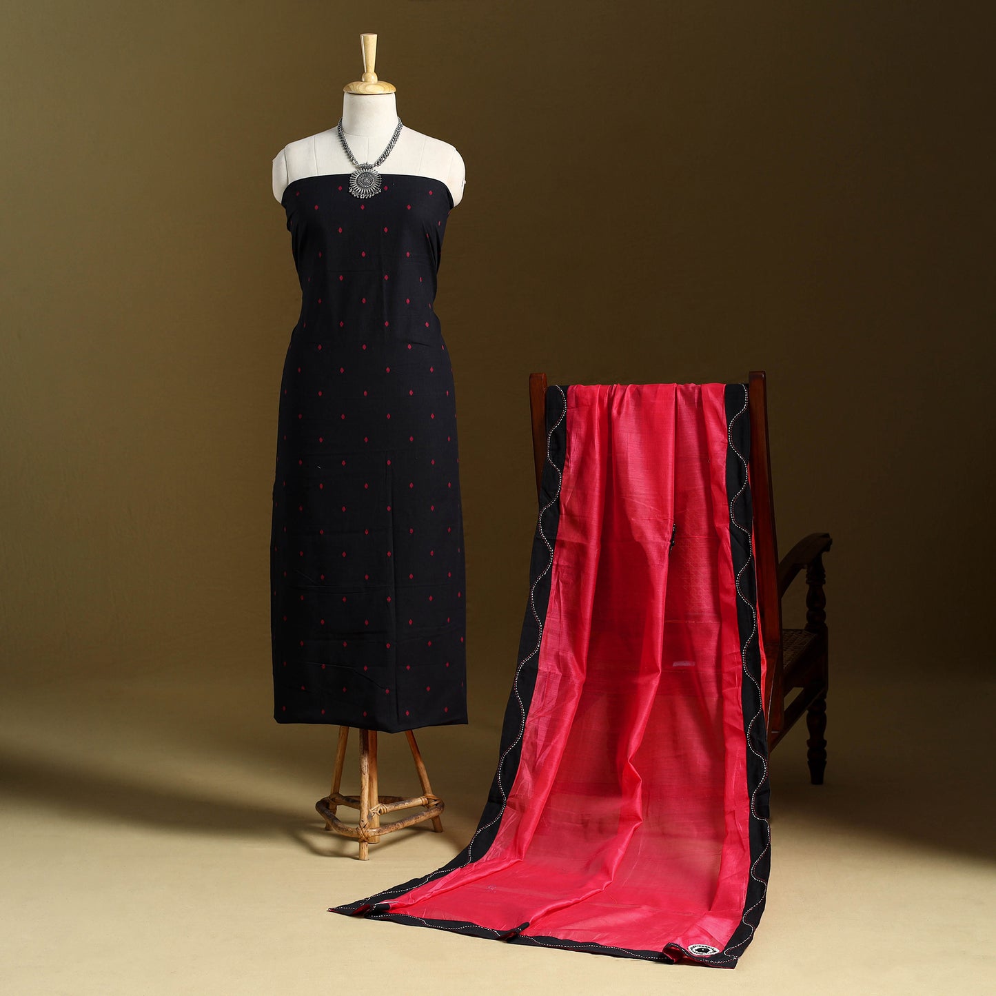 Black 2pc Jacquard Cotton Kurta with Chanderi Dupatta