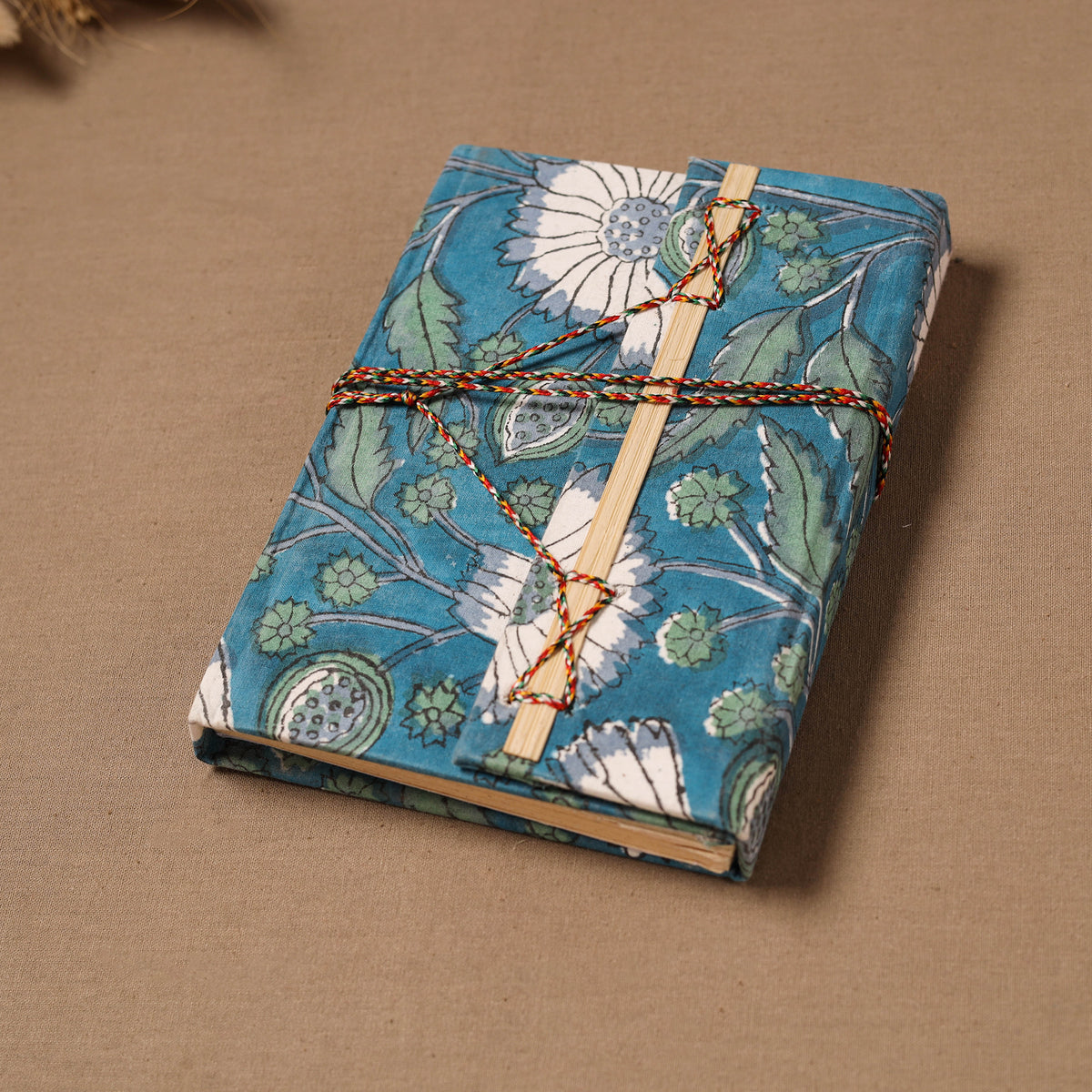 Handmade Paper Notebook in Floral Cover with Thread Lock (7 x 5 in) 11