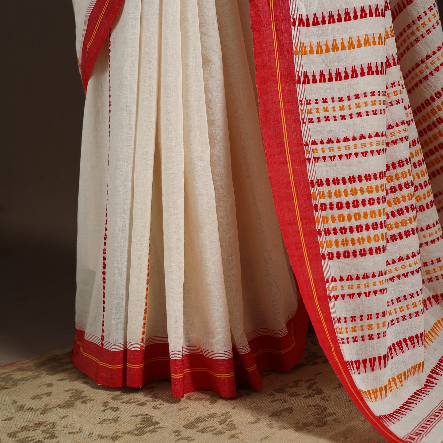 White - handloom cotton phulia jamdani saree 02