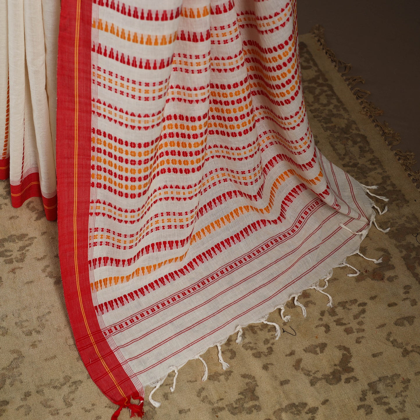 White - handloom cotton phulia jamdani saree 02