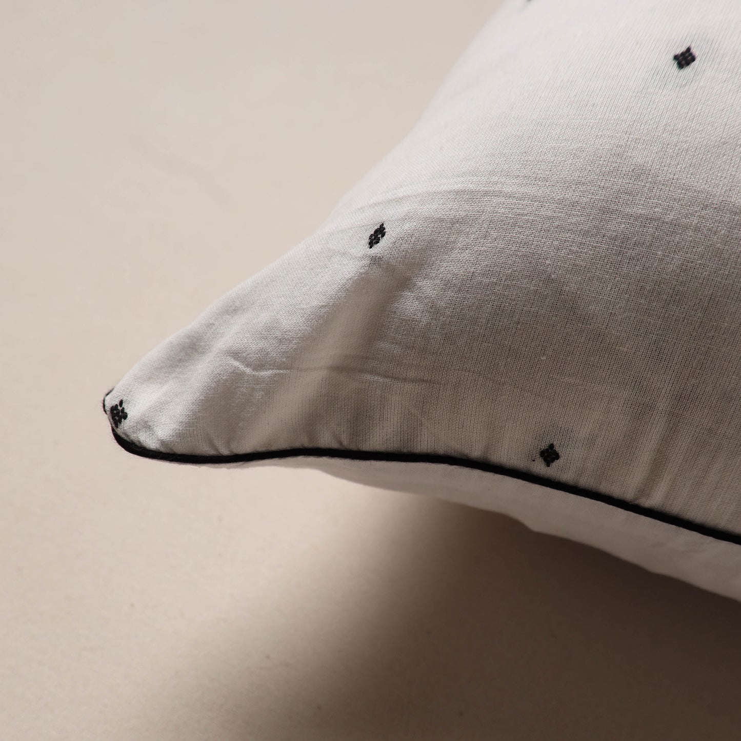 Jacquard Weave Cushion Cover (16 x 16 in) 11