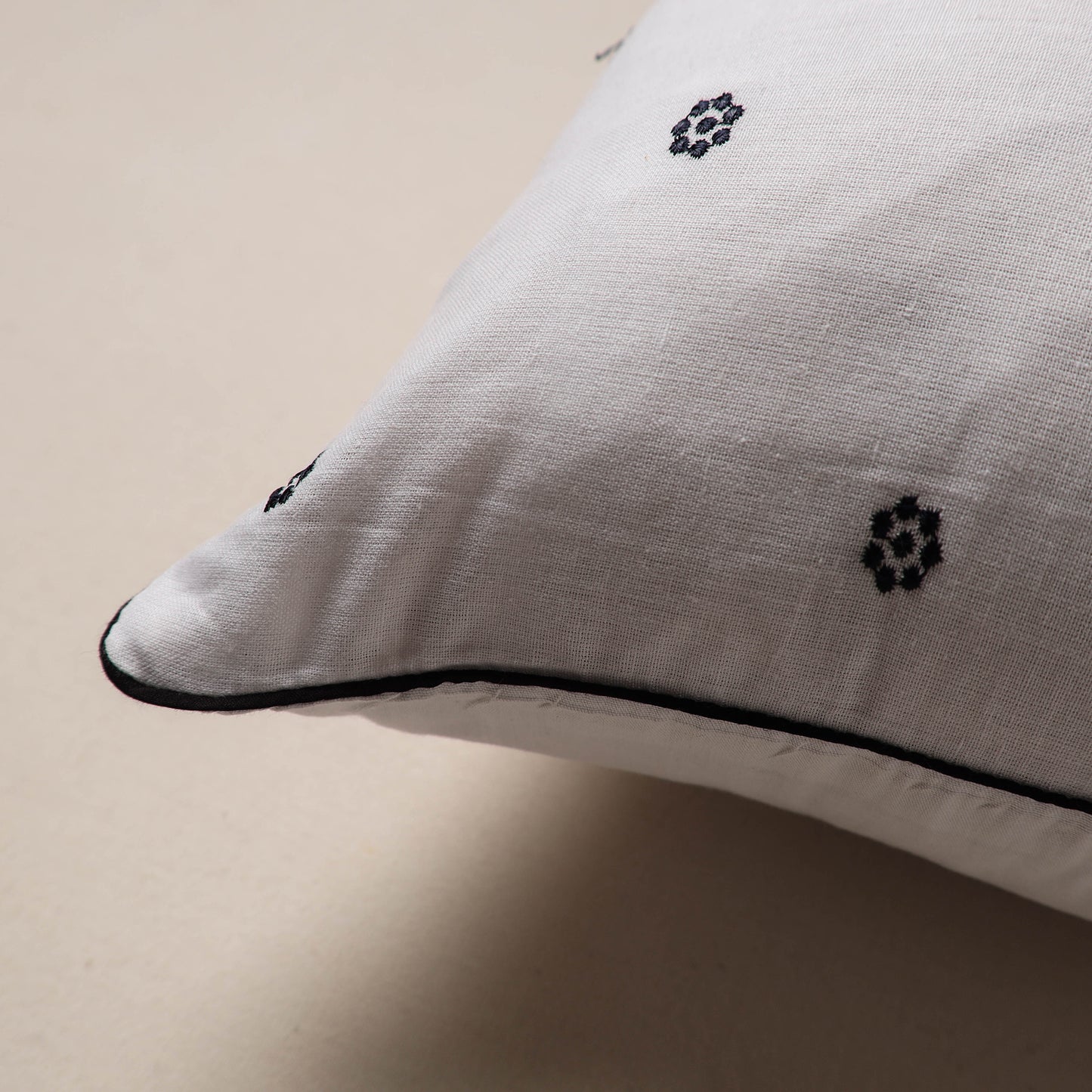 Jacquard Weave Cushion Cover (16 x 16 in) 16