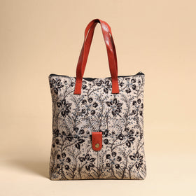 Beige Handcrafted Kalamkari Block Printed Hand Bag with Leather Handle