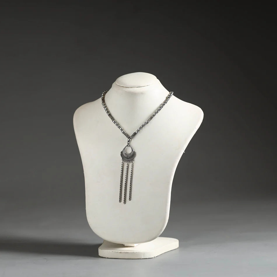 Metal pendant necklace