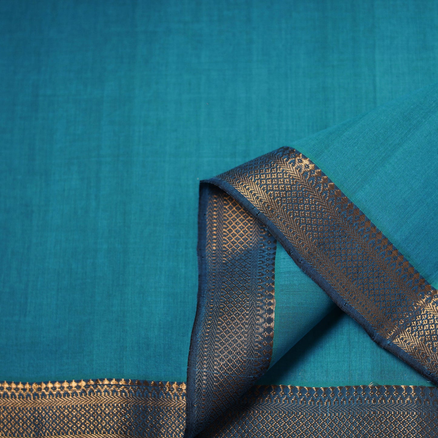 Handloom Mangalagiri Cotton Fabric with Nizam Zari Border 09