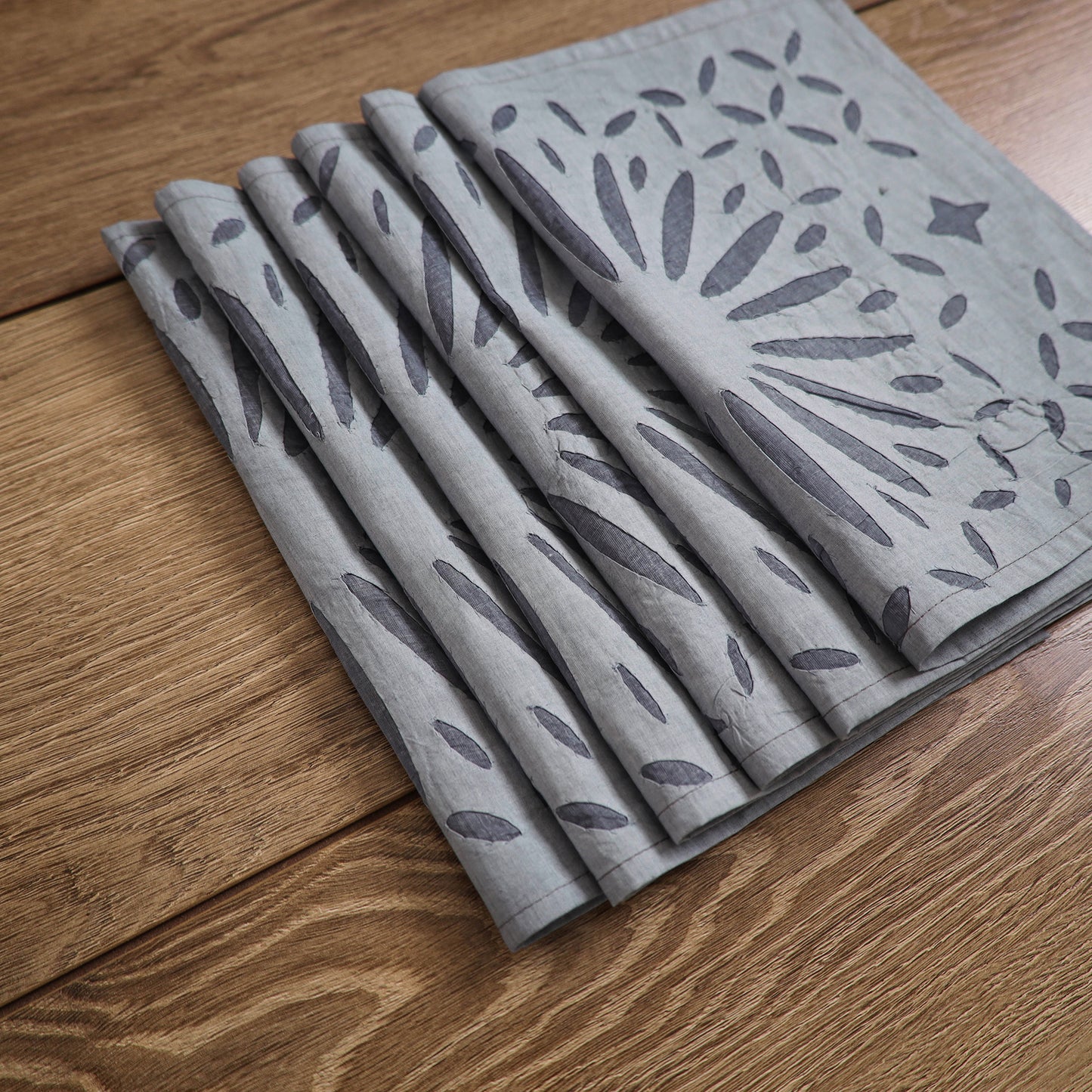 Barmer Applique Cutwork Cotton Dining Table Mats (Set of 6) 08