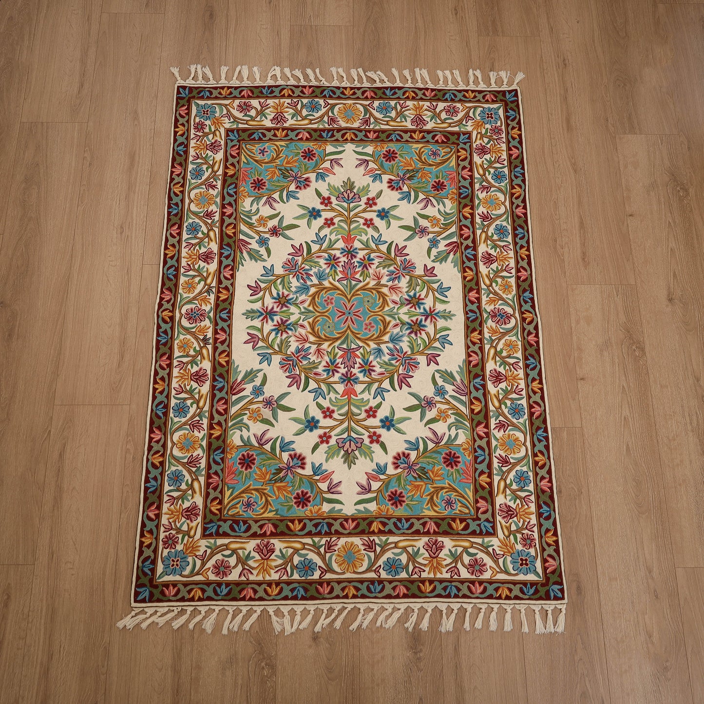 Original Kashmiri Chain Stitch Crewel Hand Embroidery Rug / Carpet (6 x 4 Feet) 02
