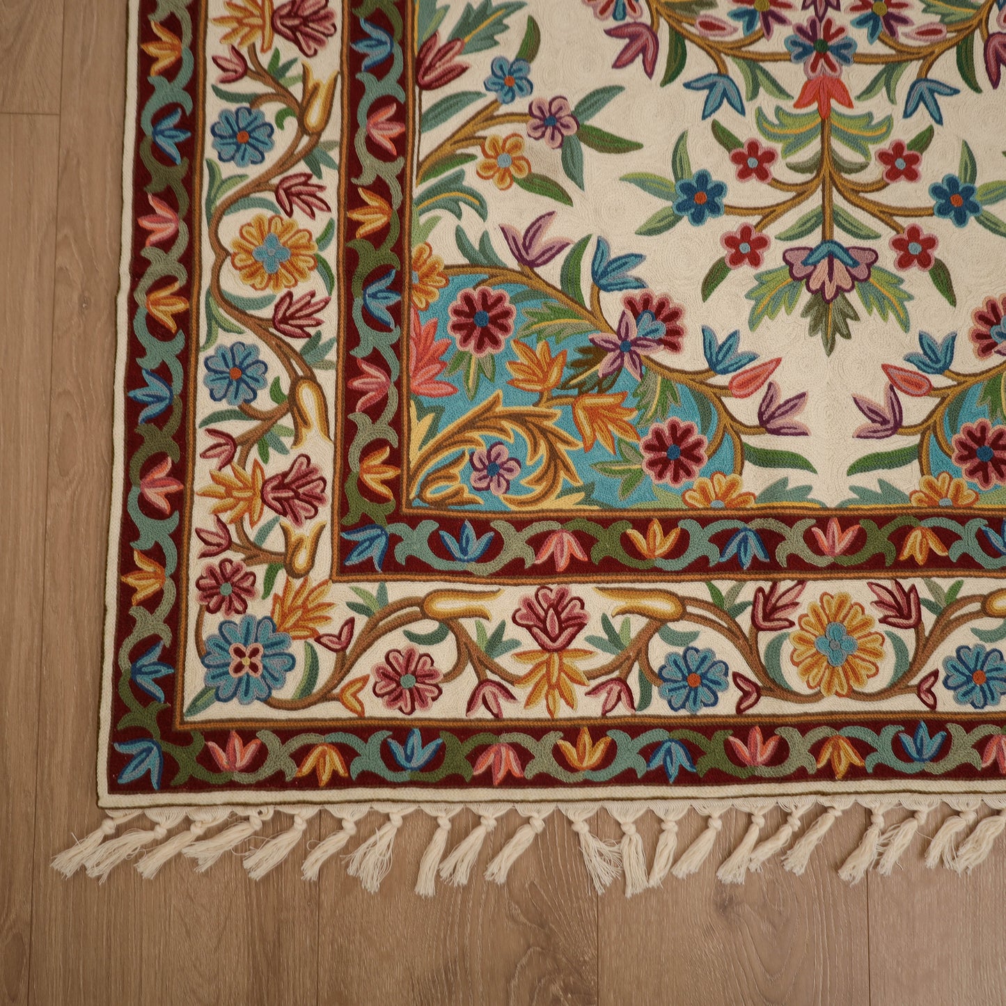 Original Kashmiri Chain Stitch Crewel Hand Embroidery Rug / Carpet (6 x 4 Feet) 02