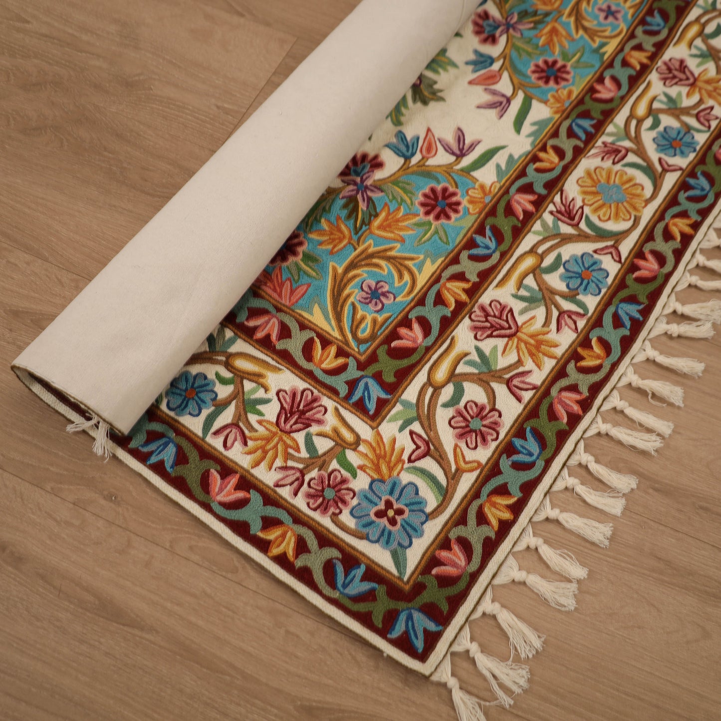 Original Kashmiri Chain Stitch Crewel Hand Embroidery Rug / Carpet (6 x 4 Feet) 02