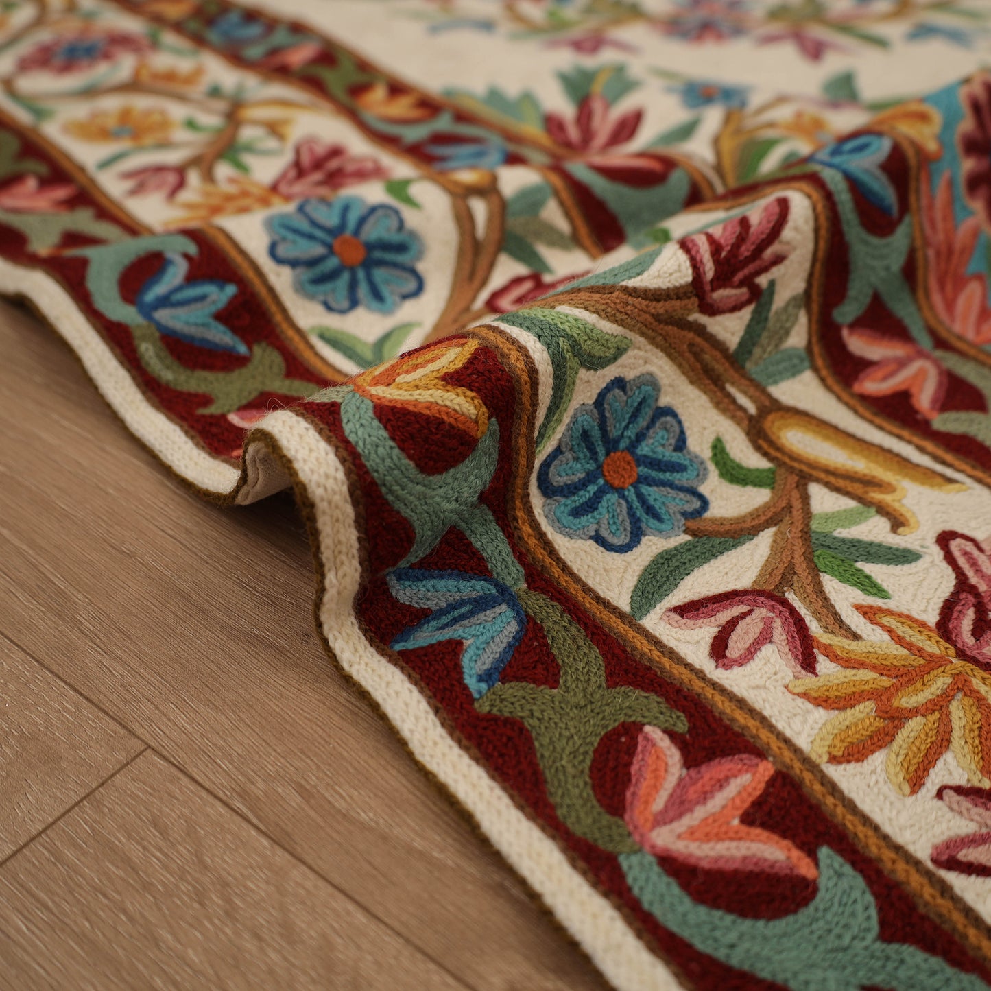 Original Kashmiri Chain Stitch Crewel Hand Embroidery Rug / Carpet (6 x 4 Feet) 02