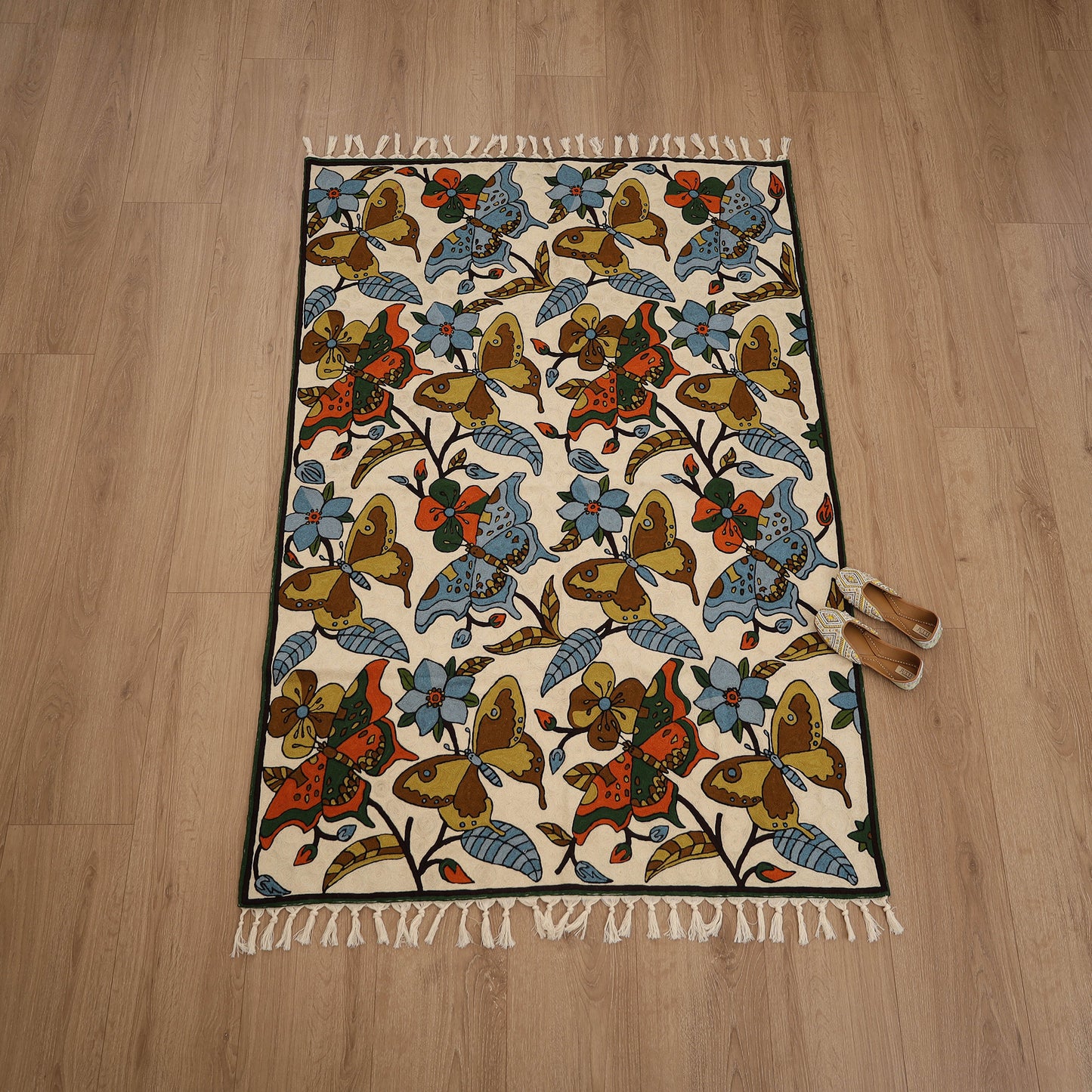 Original Kashmiri Chain Stitch Crewel Hand Embroidery Rug / Carpet (6 x 4 Feet) 03