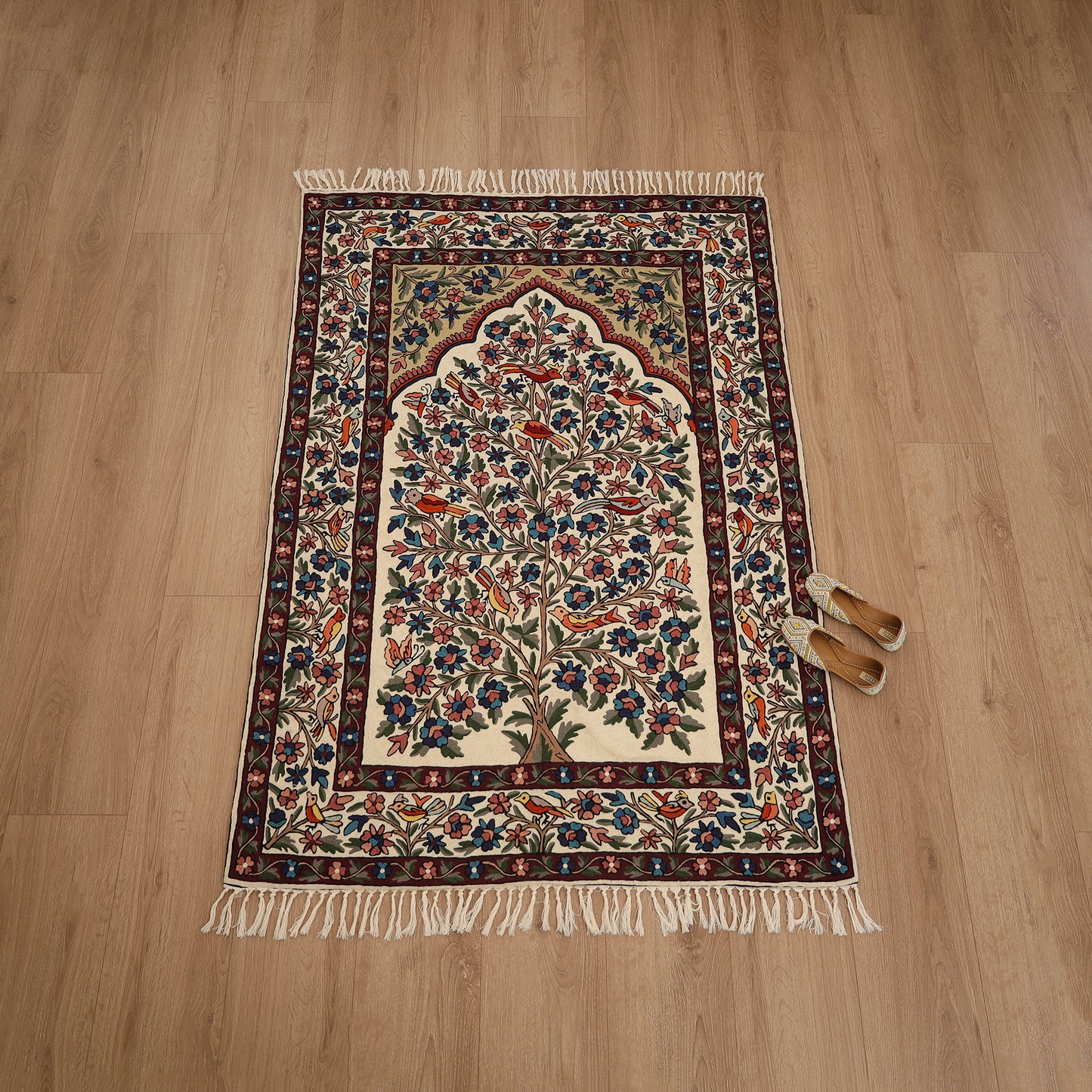 Original Kashmiri Chain Stitch Crewel Hand Embroidery Rug / Carpet (6 x 4 Feet) 04