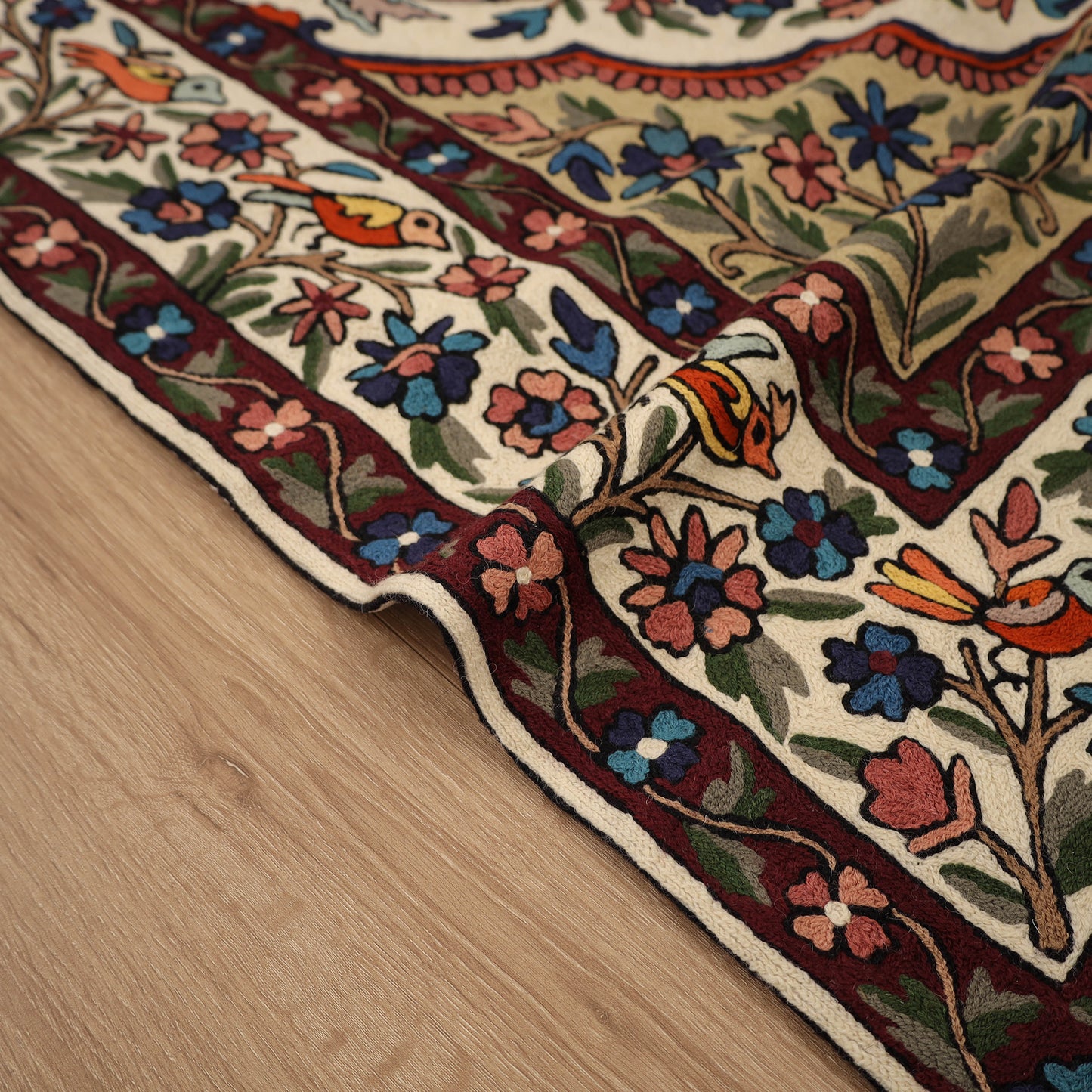 Original Kashmiri Chain Stitch Crewel Hand Embroidery Rug / Carpet (6 x 4 Feet) 04