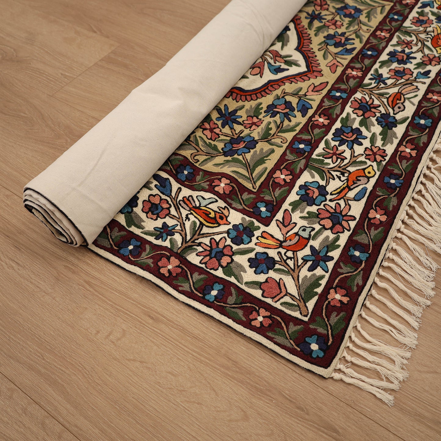 Original Kashmiri Chain Stitch Crewel Hand Embroidery Rug / Carpet (6 x 4 Feet) 04