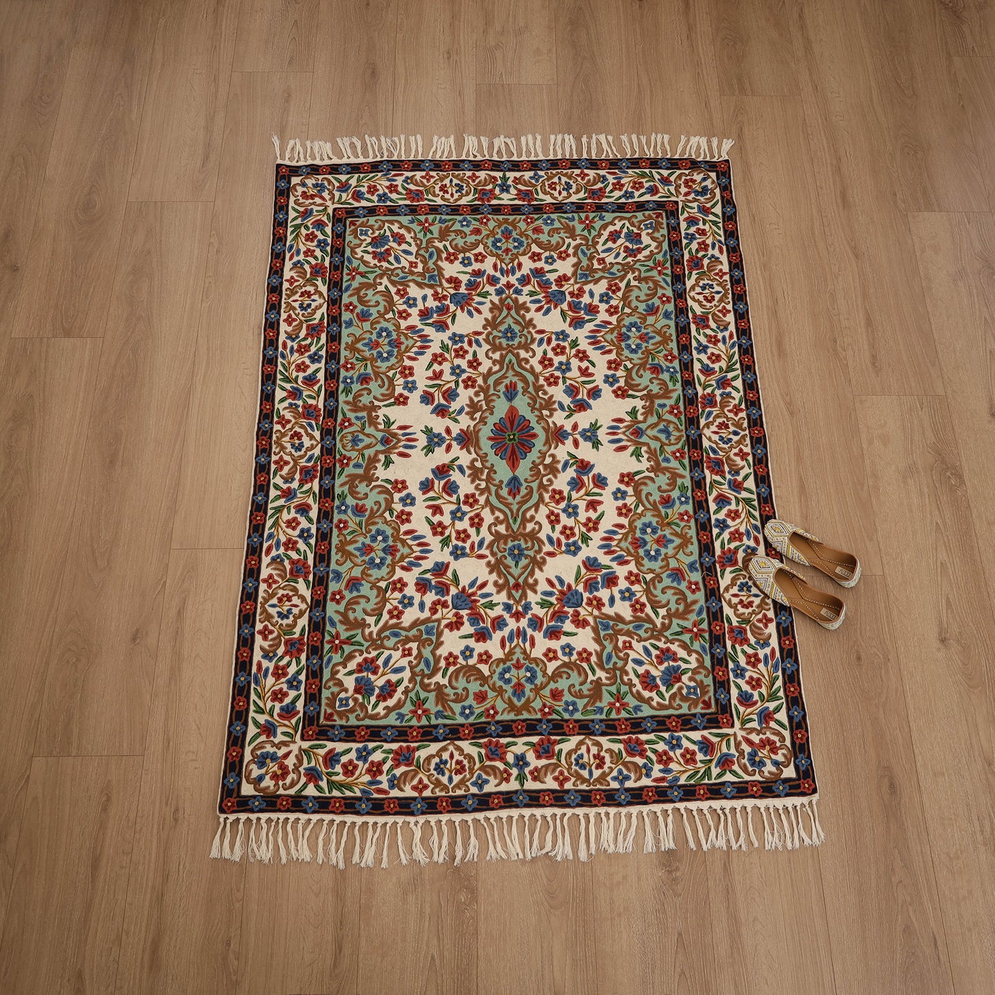 Original Kashmiri Chain Stitch Crewel Hand Embroidery Rug / Carpet (6 x 4 Feet) 05