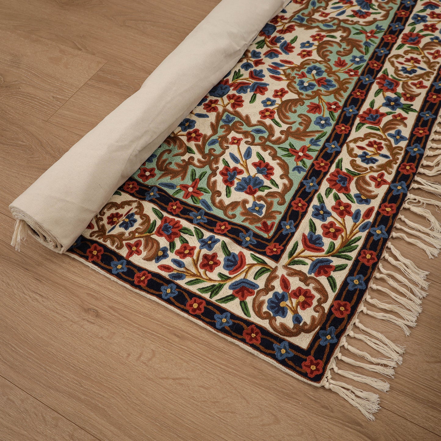 Original Kashmiri Chain Stitch Crewel Hand Embroidery Rug / Carpet (6 x 4 Feet) 05