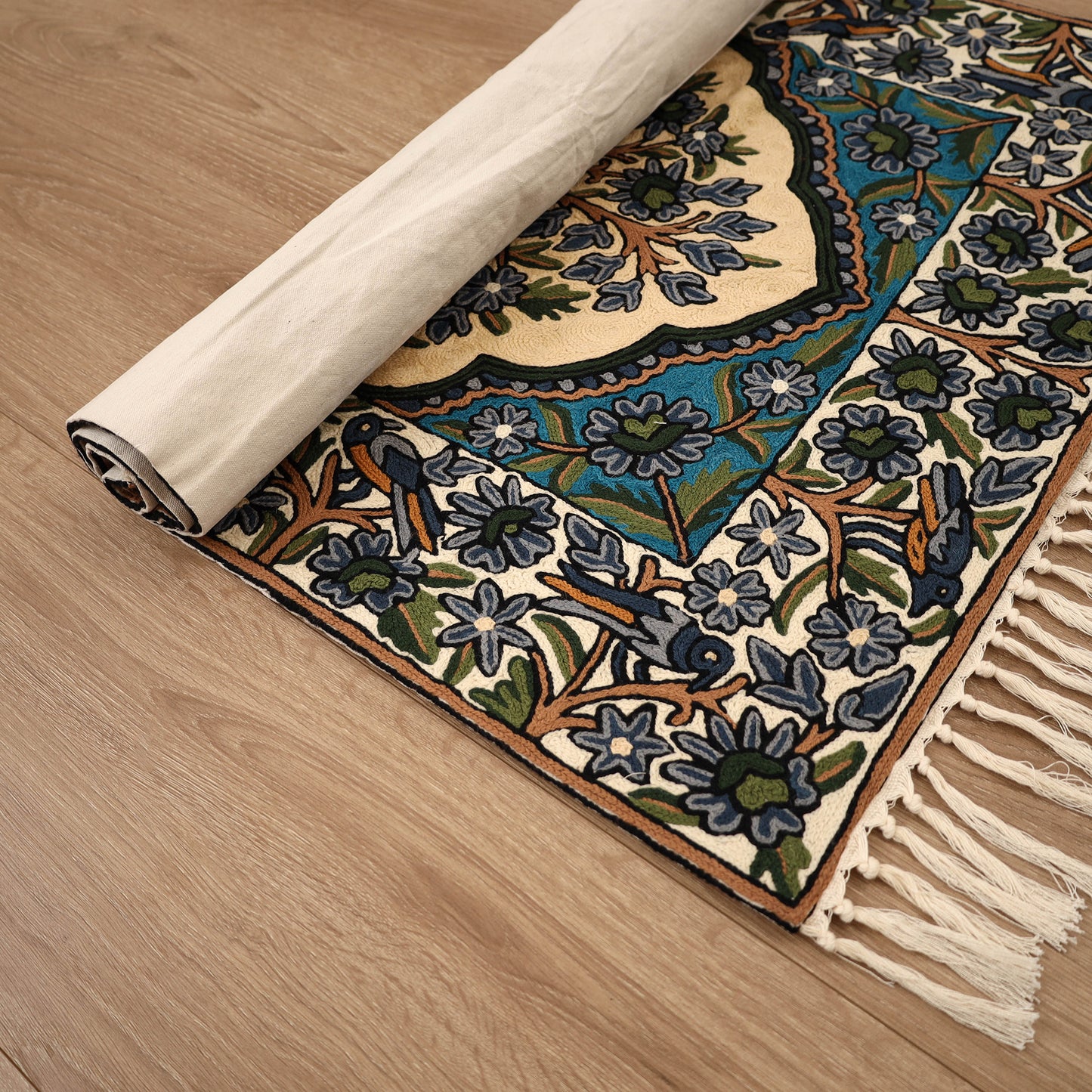 Original Kashmiri Chain Stitch Crewel Hand Embroidery Rug / Carpet (4 x 2.5 Feet) 17