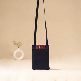 Srikalahasti Handpainted Kalamkari Sling Bag by Dwarka Plus 10