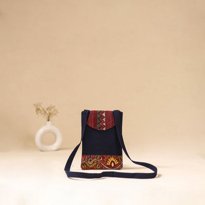 Srikalahasti Handpainted Kalamkari Sling Bag by Dwarka Plus 10