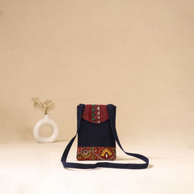 Srikalahasti Handpainted Kalamkari Sling Bag by Dwarka Plus 10