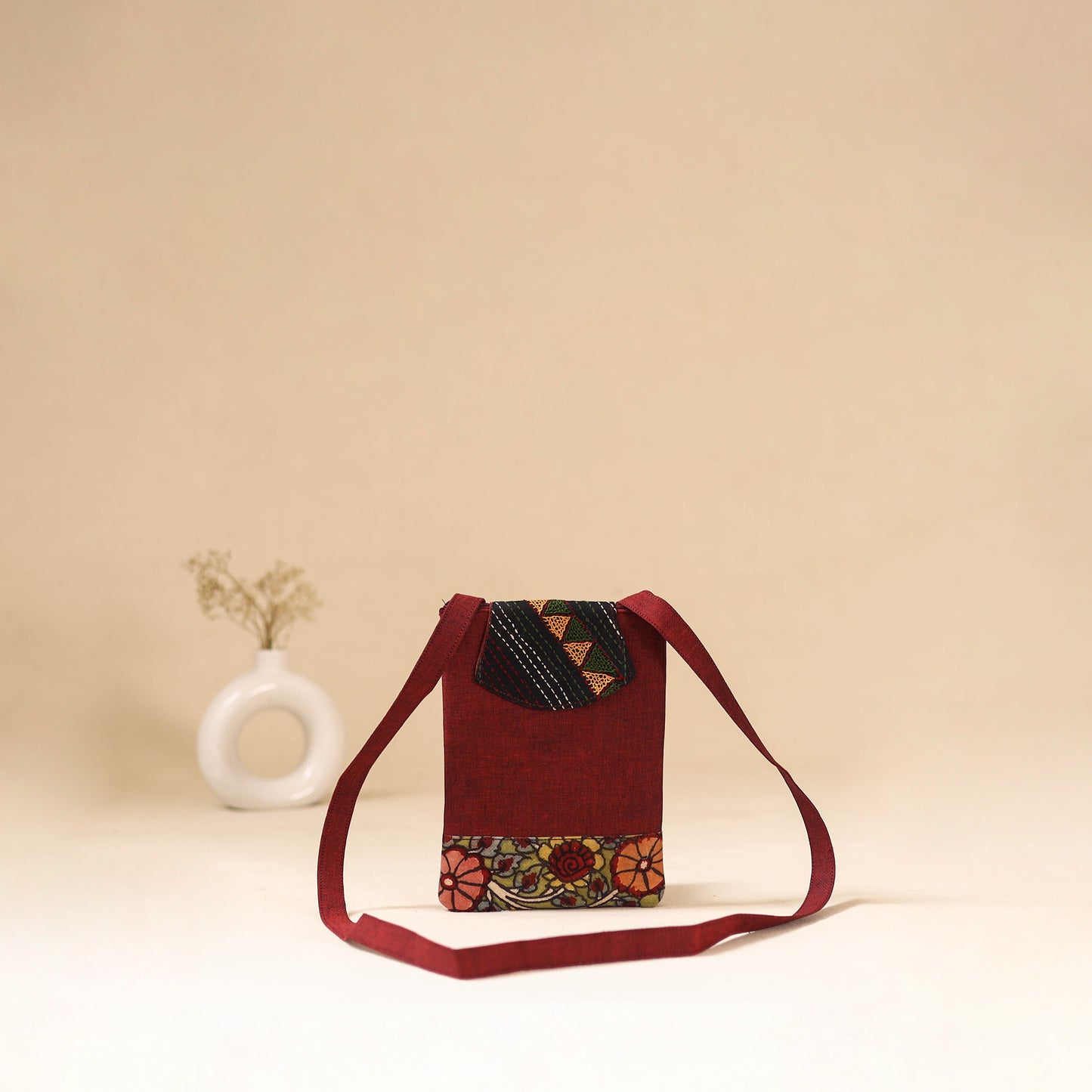 Srikalahasti Handpainted Kalamkari Sling Bag by Dwarka Plus 18