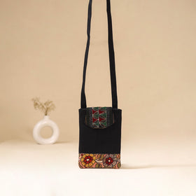 Srikalahasti Handpainted Kalamkari Sling Bag by Dwarka Plus 20