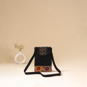 Srikalahasti Handpainted Kalamkari Sling Bag by Dwarka Plus 20