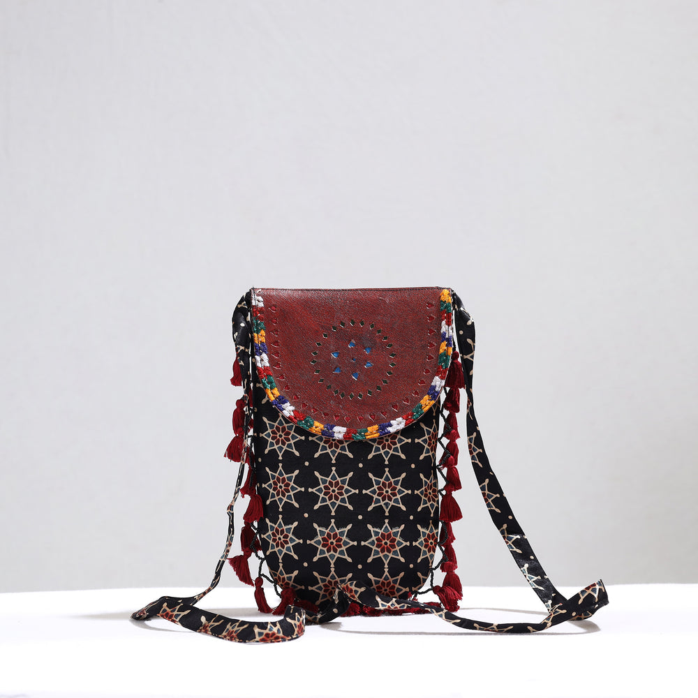 kutch sling bag