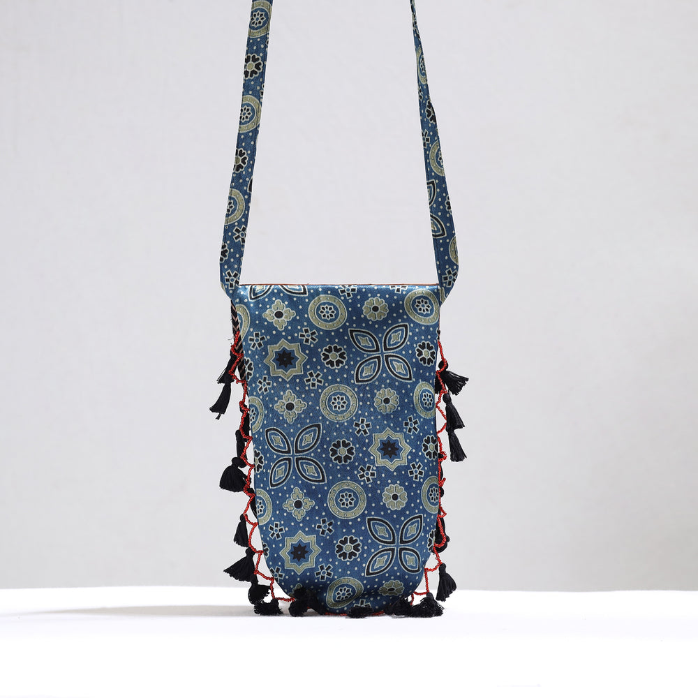 kutch sling bag