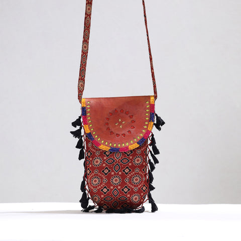 kutch sling bag