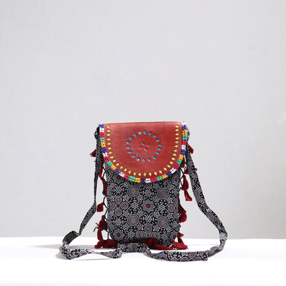 kutch sling bag