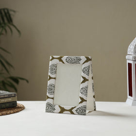 White - fabric embellished handmade photo frame (8 x 6 in)