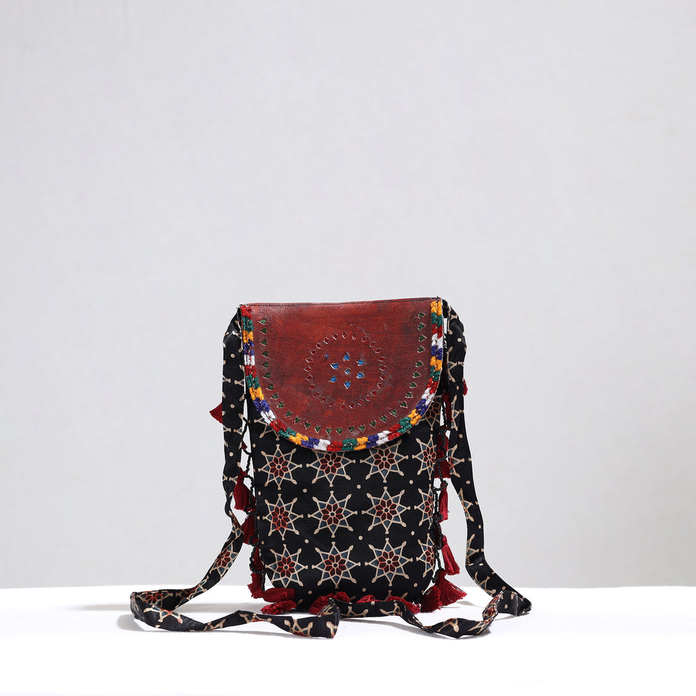 kutch sling bag