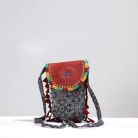 kutch sling bag