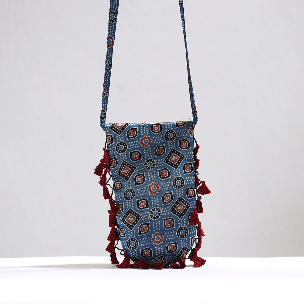 kutch sling bag